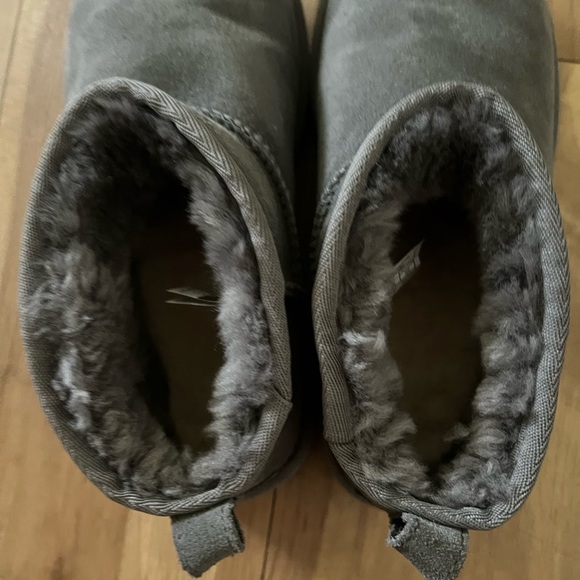 Ugg Ultra Mini Classic Boot - Picture 9 of 11